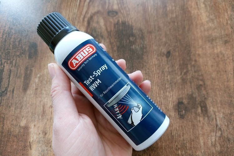 Mit diesem Test Spray haben wir die Rauchmelder geprüft