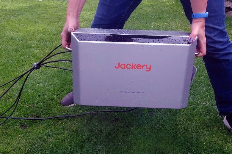 Auch Nässe und Frost machen HomePower 2000 Ultra nichts aus