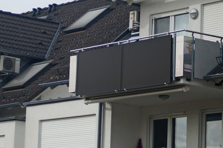 An fast jedem Balkon lassen sich Solarmodule selbst anbringen