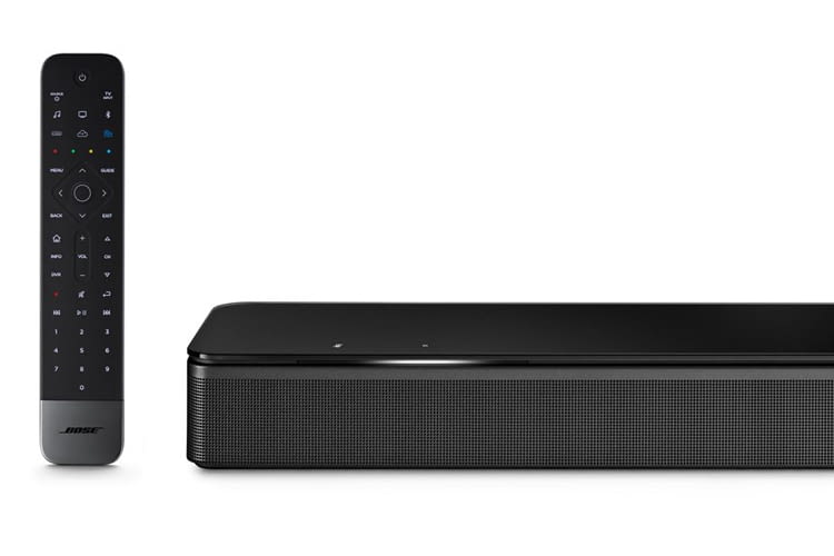 Nonostante le dimensioni ridotte, la Bose Soundbar 700 produce un'esperienza sonora coinvolgente