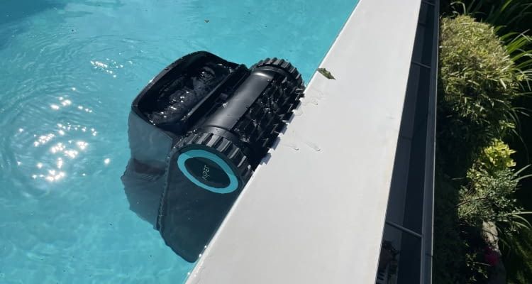 Die Wandreinigung durch Scuba X1 Pro Max war vorsichtig und schrubbte mehrmals automatisch