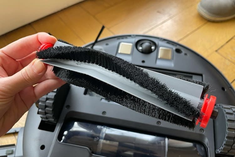 Der Saugroboter eufy E20 besitzt eine solide Hauptbürste