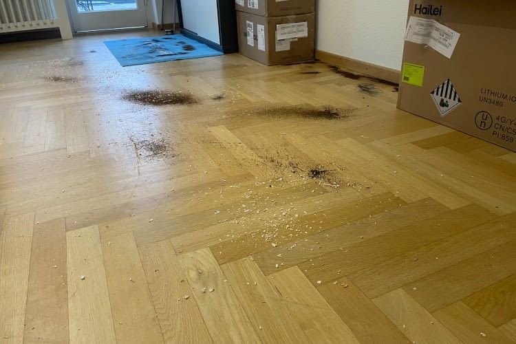 Kaffeepulver, S&auml;gesp&auml;ne und und Kunsthaare: H&auml;rtetest f&uuml;r den Aqua10 Ultra Roller Complete