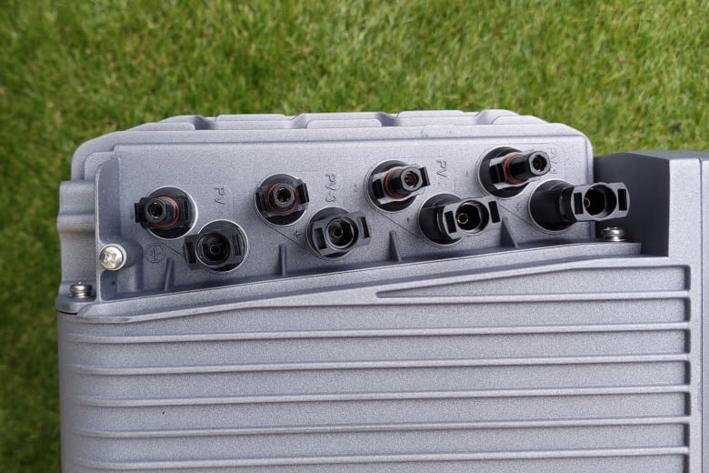 Growatt NEXA ist Standard-m&auml;&szlig;ig f&uuml;r den Anschluss von vier Solarmodulen ausgelegt