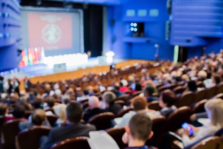 Die Fachkonferenz richtet sich an Fach- und Führungskräfte von Versicherungsunternehmen