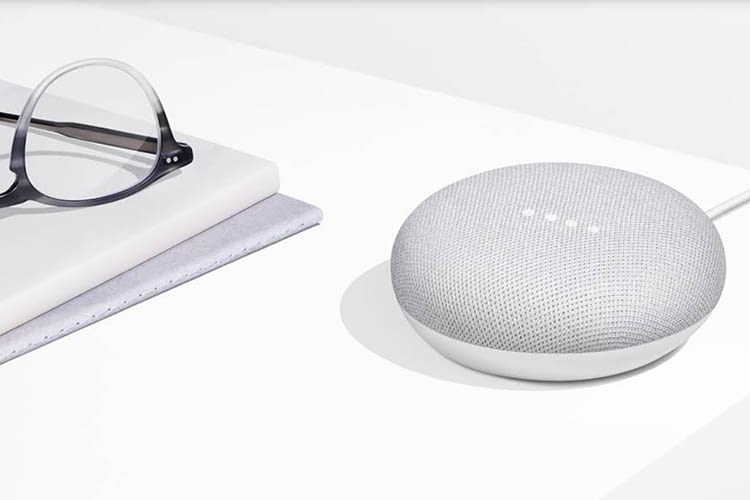 Wer einen Google Home Mini im Büro nutzt, kann per Sprachnachricht Bescheid geben, dass er bald zuhause ist