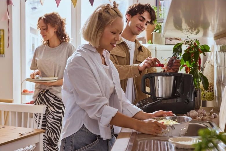 Im Lieferumfang sind verschiedene Zubehörteile enthalten