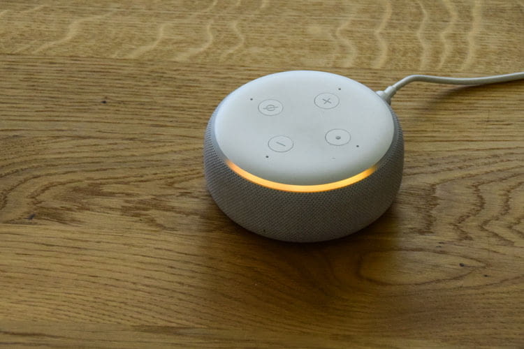Dieser Echo Dot 3 Lautsprecher führt gerade ein Update durch