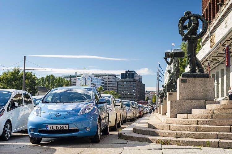 Ist der Nissan Leaf 2010 noch auf Augenhöhe mit aktuellen Elektroautos?