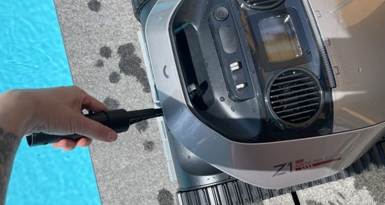 Dreame Z1 Pro kommt mit einem hilfreichen Haken, der perfekt in den Haltegriff passt