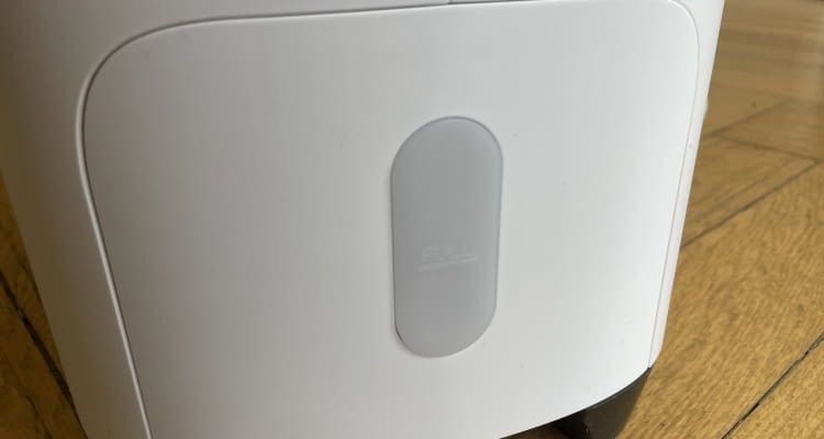 Der 2 Liter Wassertank hat eine Standanzeige