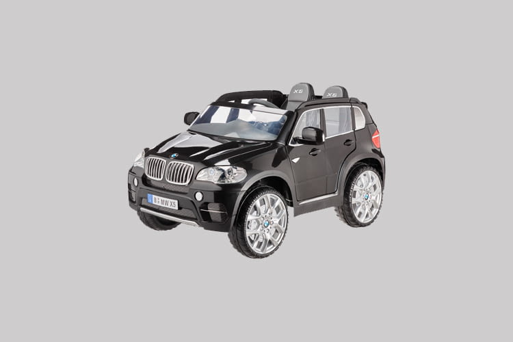 The manufacturer gives a 3-year warranty on the Rollplay BMW X5 children's ride-on vehicle