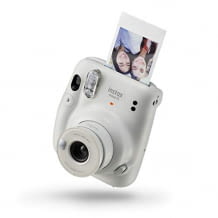 Sofortbildkamera mit Selfie-Spiegel und Automatikblitz für gelungene Aufnahmen.