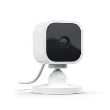 Intelligent plug-in surveillance camera with compact dimensions, 2-way audio and 1080p video resolution. Works with Alexa.