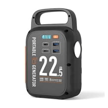 Mit diesem Powerpaket inkl. LED-Licht lassen sich mehrere Ger&auml;te gleichzeitig aufladen