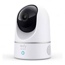 Indoor Überwachungskamera mit smarter Personenerkennung, Echtzeit-Kommunikation und Bewegungssensor.