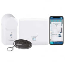 Smartes Türschloss Set, bestehend aus Türschlossantrieb, Schlüsselbundfernbedienung und Homematic IP Access Point.