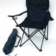 Zusammenklappbarer Stuhl mit Tragetasche, Armlehne und Getränkehalter. Ideal für Angler oder zum Campen.