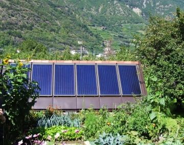 Ungenutzte Fläche im Garten lässt sich ganz einfach mit Solarpanels ausstatten