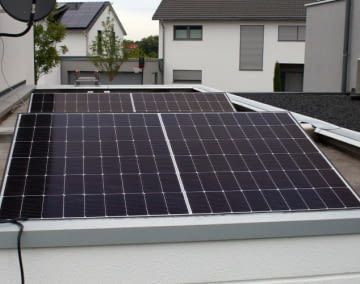Unser Solakon Balkonkraftwerk besteht aus zwei Solarmodulen