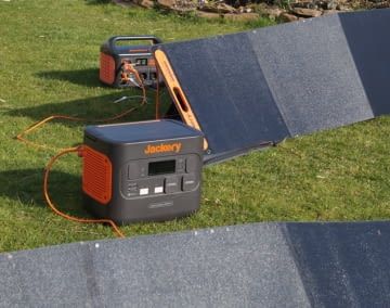 Hier sind zwei unserer Solargenerator Test Geräte zu sehen