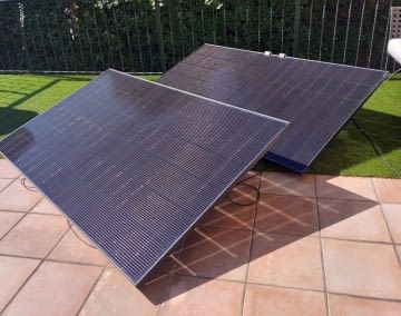 Diese beiden Solarmodulen erzeugen gemeinsam bis zu 1000 Watt
