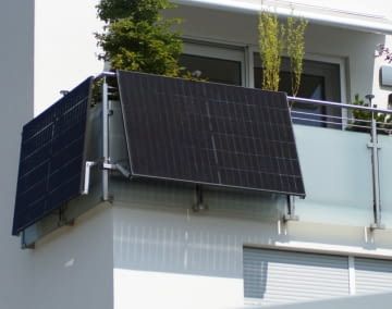 Balkonkraftwerke dürfen aktuell bis zu 2000 Watt starke Solarpanele haben