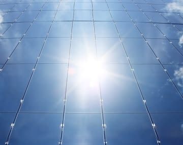 Viele einzelne Solarzellen ergeben ein Solarmodul - und diese dann die Solaranlage