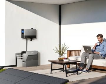 Das Power Dock wird oberhalb der SOLIX Speichermodule montiert