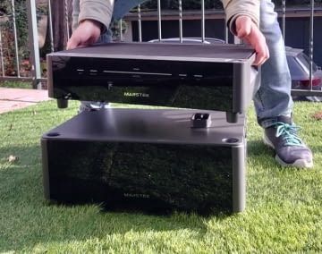 Die Venus D Haupteinheit (oben) muss mit einem Zusatzakku kombiniert werden