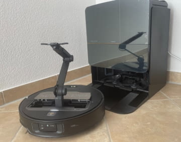 Deer Roborock Saros Z70 ist der erste Saugroboter mit Greifarm. Doch bringt die spektakuläre Neuerung auch einen Mehrwert im Alltag?