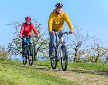E-Bikes im Vergleich: Trekking, Mountain, City und Rennrad – die Unterschiede auf einen Blick.