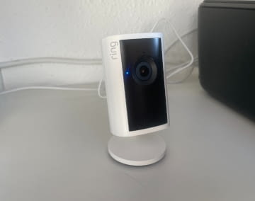 Die Ring Indoor Cam ist eine günstige Möglichkeit das Heim zu überwachen, aber überzeugt die Kamera auch im Test?