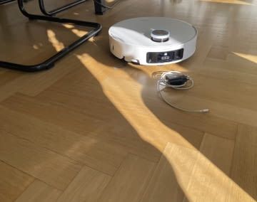 Unsere Saugroboter Tests finden immer auch auf Holzböden und Parkett statt