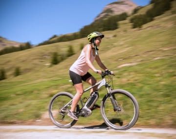 Wir zeigen welche Marke gute E-Mountainbike im Angebot haben