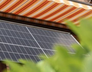 Wir zeigen wie schnell sich ein günstiges und teures Balkonkraftwerk amortisieren