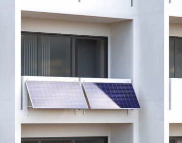 Balkonkraftwerke bestehen meist aus ein oder zwei Solarmodulen