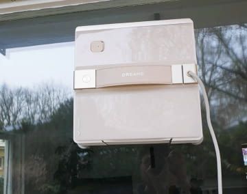 In unserem homeandsmart Produkttest testen den Dreame C1 Station Fensterputzroboter
