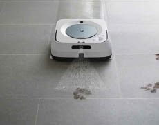 iRobot Braava Jet sorgt mit seiner Sprühdüse für saubere Hartböden