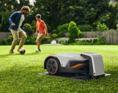Mähroboter sorgen durch automatische Rasenpflege für mehr Freizeit