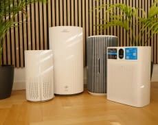Für Allergiker: Unter den vielen getesteten Luftreinigern haben wir vier Modelle speziell gegen Hausstaub und Pollen genauer betrachtet.