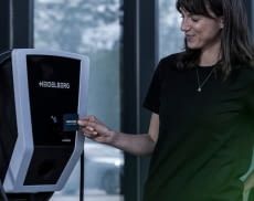 Mit den Wallboxen von Heidelberg Amperfied wird das E-Auto laden mit Solarstrom ganz einfach