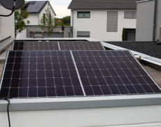 Unser Solakon Balkonkraftwerk besteht aus zwei Solarmodulen