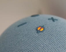Ein dezenter Button verweist bei den neuesten Echo Geräten auf die Ausschalt-Taste