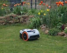 Mähroboter für 2 getrennte Rasenflächen & Zonen im Vergleich 2024