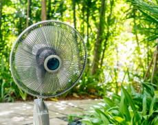 Akku Ventilatoren bieten im Sommer überall auch ohne Stromquelle angenehme Abkühlung.