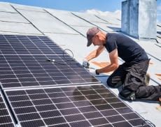 Auf diese Kosten sollte man bei der Installation einer 10 kWp PV-Anlage unbedingt achten.