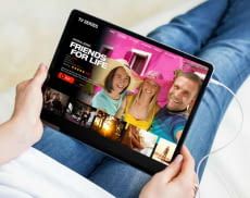 Film-Fans stehen für ihre Lieblingsgeräte online tausende Filme und Serien zur Auswahl