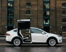 Der Tesla X ist das erste E-Auto mit bis zu sieben Sitzen