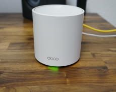 Die TP-Link Deco X50 Router sind kompakt und minimalistisch, sodass sie im Haus nicht auffallen